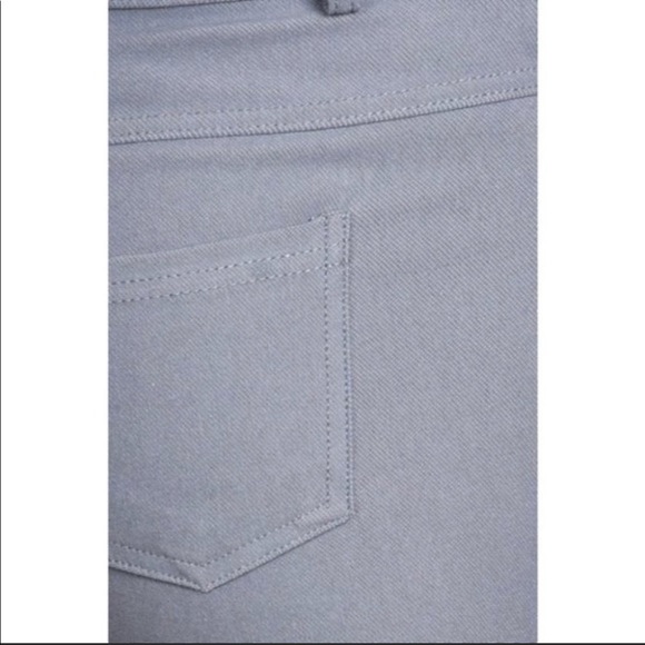 COPY - Women’s Classic Skinny Capri jeggings - Picture 3 of 3